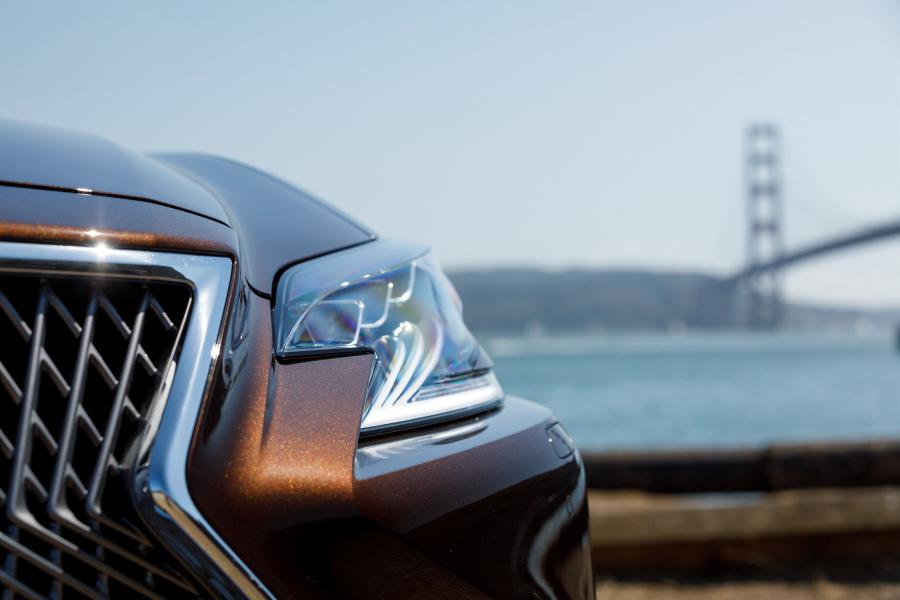 Детали экстерьера Lexus LS500h AWD 2017 года  (NA) (фото 35 из 96)